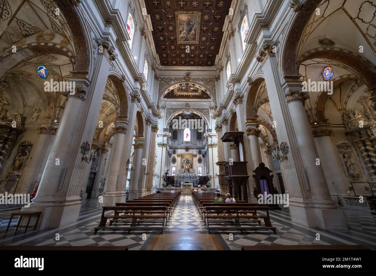 Intérieur de la cathédrale duomo à Piazza del Duomo, Lecce, Puglia, Italie, Europe Banque D'Images