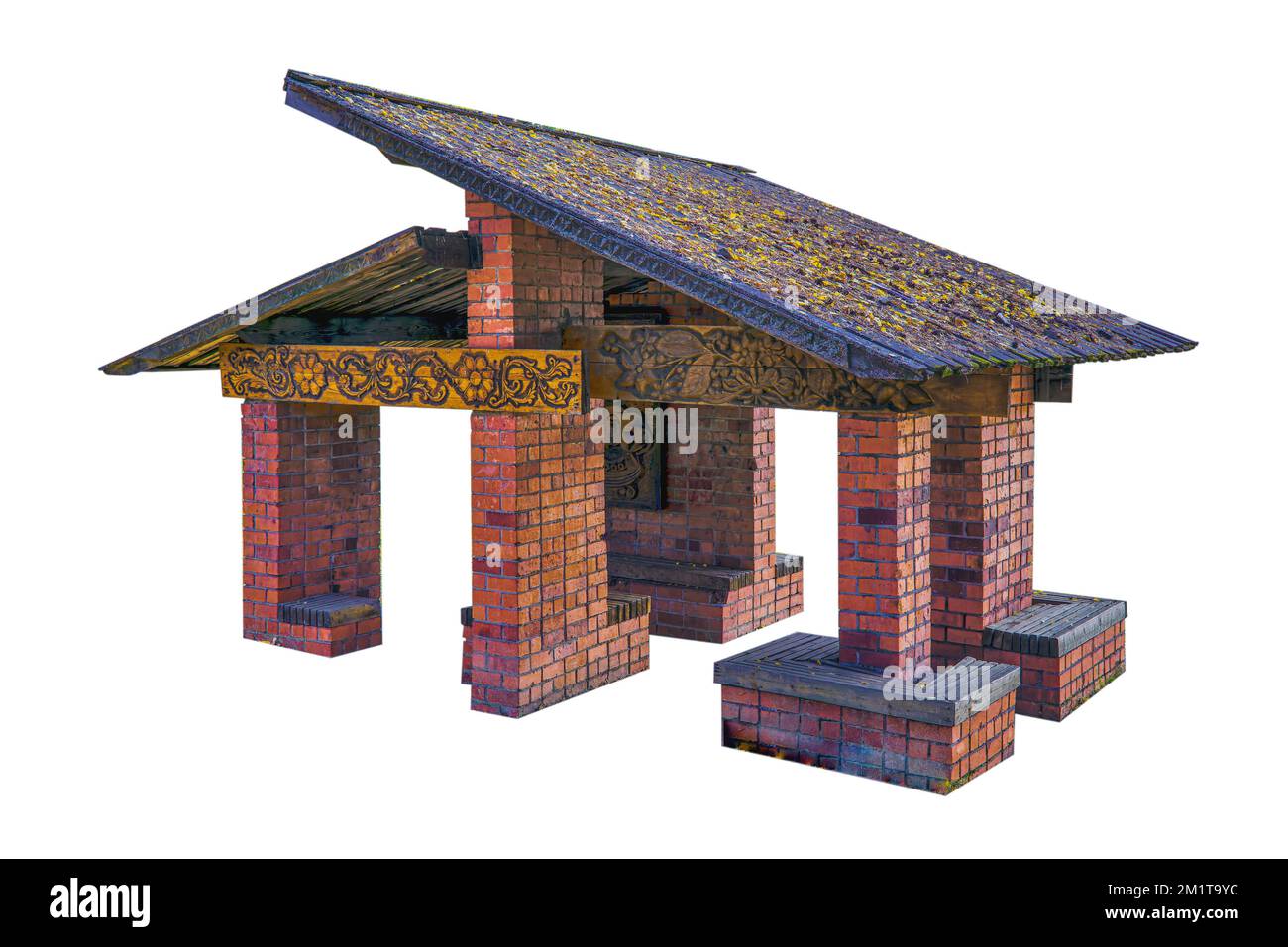 Pavillon de jardin en brique rouge et bois isolé sur fond blanc. Style rustique. Banque D'Images