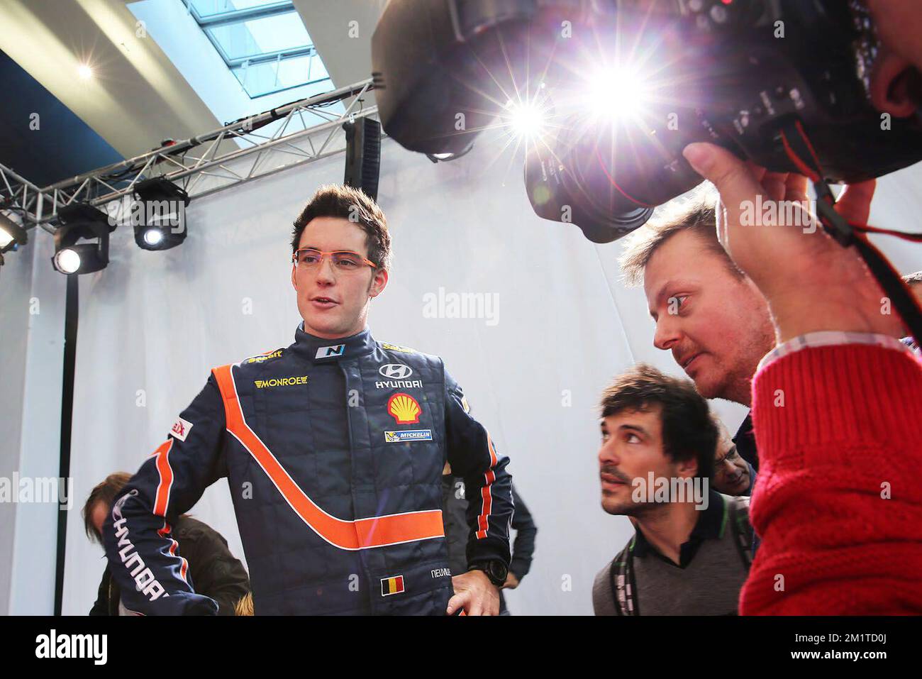 20131210 - FRANCFORT, ALLEMAGNE: Le pilote de rallye belge Thierry Neuville photographié lors de la présentation de la nouvelle Hyundai i20WRC pour le Championnat du monde de rallye WRC 2014, à Francfort, Allemagne, mardi 10 décembre 2013. Le pilote de rallye belge Thierry Neuville pilotera la nouvelle Hyundai i20WRC pour le Championnat du monde de rallye WRC 2014 avec son copilote Nicolas Gilsoul. BELGA PHOTO WILLY WEYENS Banque D'Images