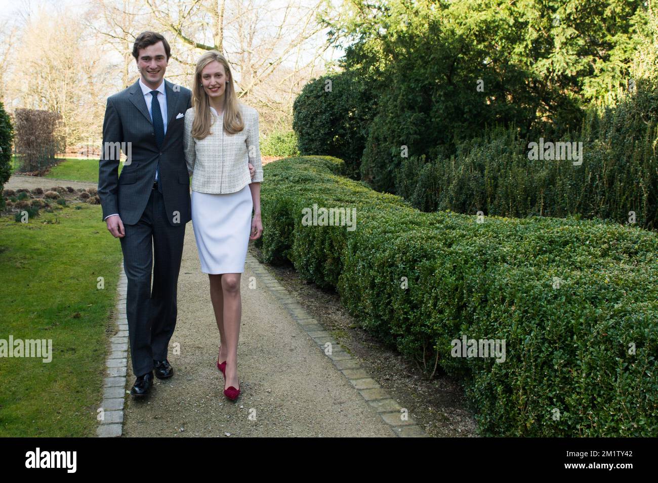 20140215 - BRUXELLES, BELGIQUE: Le Prince Amedeo pose avec sa fiancée Elisabetta Rosboch von Wolkenstein le jour de l'engagement du prince belge Amedeo (petit-fils du roi Albert II) avec Elisabetta Rosboch von Wolkenstein, dans la résidence de Schonenberg (résidence des parents d'Amedeo), à Bruxelles, le samedi 15 février 2014. Le prince Amedeo, 27 ans, et le journaliste italien vivent à New York. BELGA PHOTO FREDERIC SIERAKOWSKI Banque D'Images