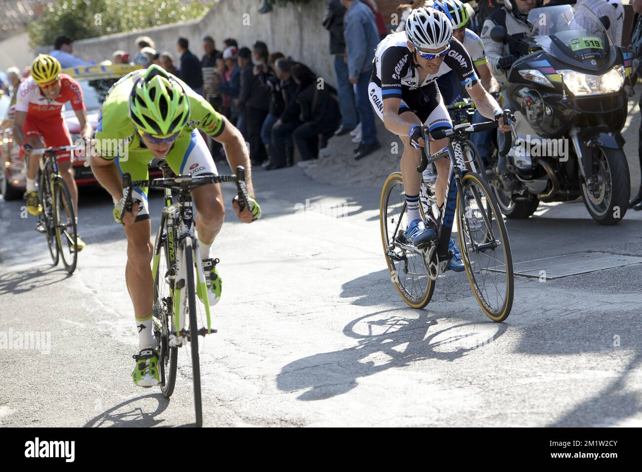 20140314 - FAYENCE, FRANCE: Italien Damiano Caruso de Cannondale Pro Cycling  et belge Dries Devenyns de Team Giant-Shimano photographié pendant la  sixième étape de l'édition 72nd de Paris-Nice course cycliste, à 221,5
