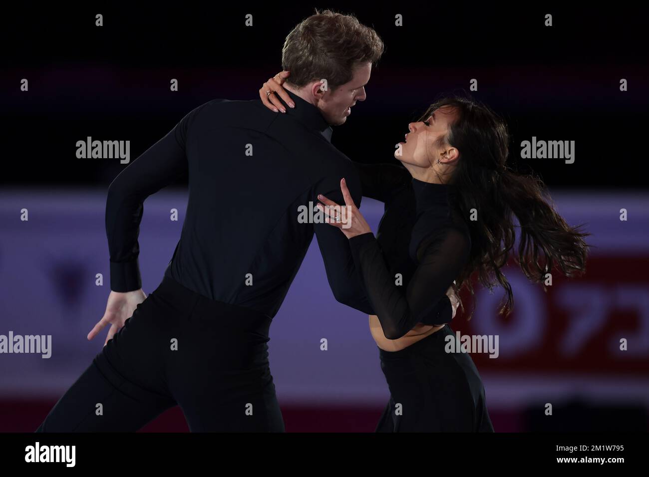 Turin, Italie, le 11th décembre 2022. Danse sur glace les médaillés d'argent Madison Sock et Evan Bates des Etats-Unis se produit lors du programme d'exposition au Palavela, Turin. Date de la photo : 11th décembre 2022. Le crédit photo devrait se lire comme suit : Jonathan Moscrop/Sportimage Banque D'Images