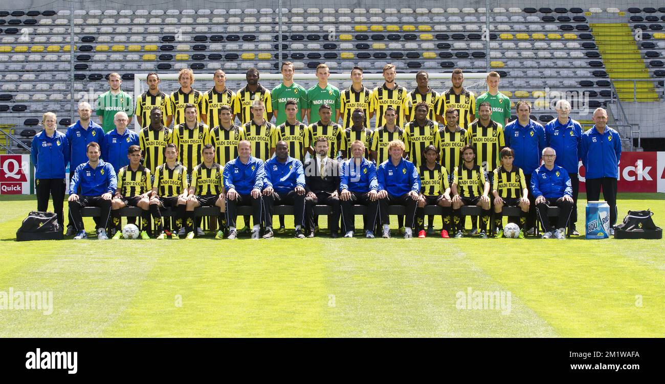 Les joueurs et le personnel posent lors de la séance photo de la saison 2014-2015 de l'équipe belge de football de première ligue SK Lierse, le mercredi 16 juillet 2014 à Lier. Banque D'Images