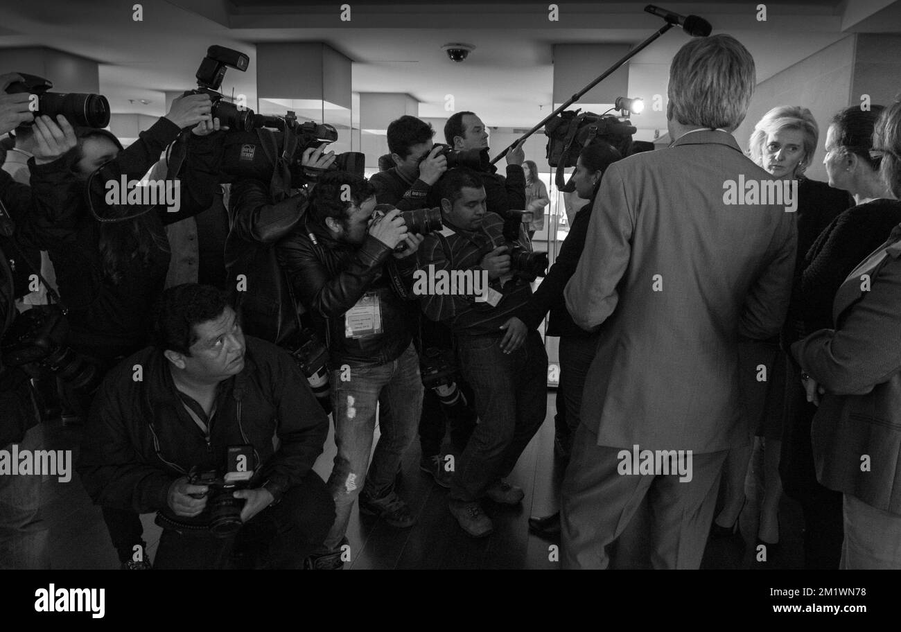 20141019 - BOGOTA, COLOMBIE : Princesse Astrid de Belgique photographiée lors d'une visite du Museo del Oro del Banco de la Republica le deuxième jour d'une mission économique de la princesse belge Astrid et du ministre des Affaires étrangères en Colombie et au Pérou du 18 au 25 octobre, dimanche 19 octobre 2014 en Colombie. BELGA PHOTO BENOIT DOPPAGNE Banque D'Images