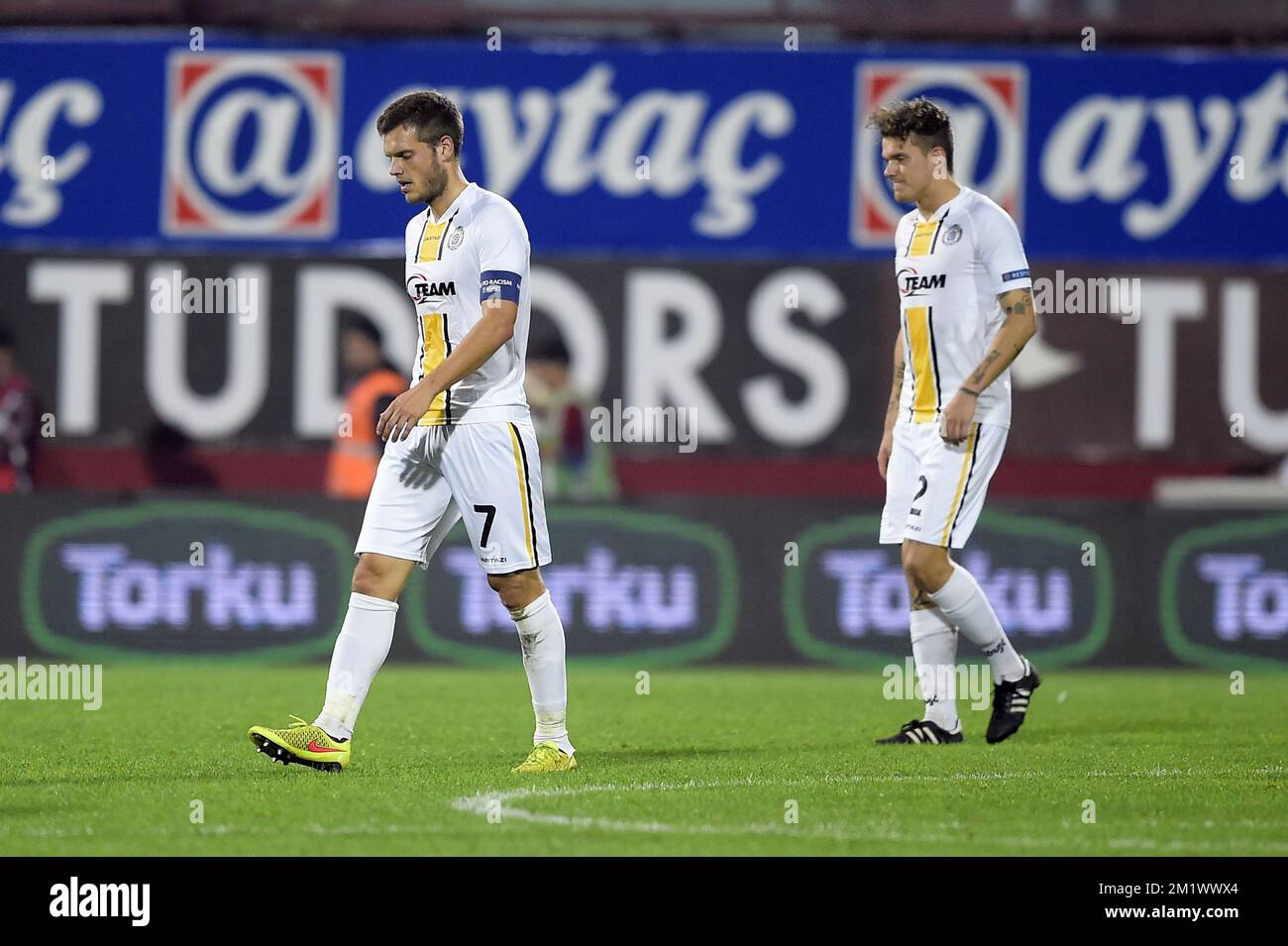 20141023 - TRABZON, TURQUIE: Killian Overmeire de Lokeren photographié lors d'un match entre le club turc Trabzonspor AS et l'équipe belge de football KSC Lokeren OVL dans le Huseyin Avni Aker Stadium à Trabzon, jeudi 23 octobre 2014. C'est le troisième jour de la phase de groupe du concours UEFA Europa League, dans le groupe L. BELGA PHOTO YORICK JANSENS Banque D'Images