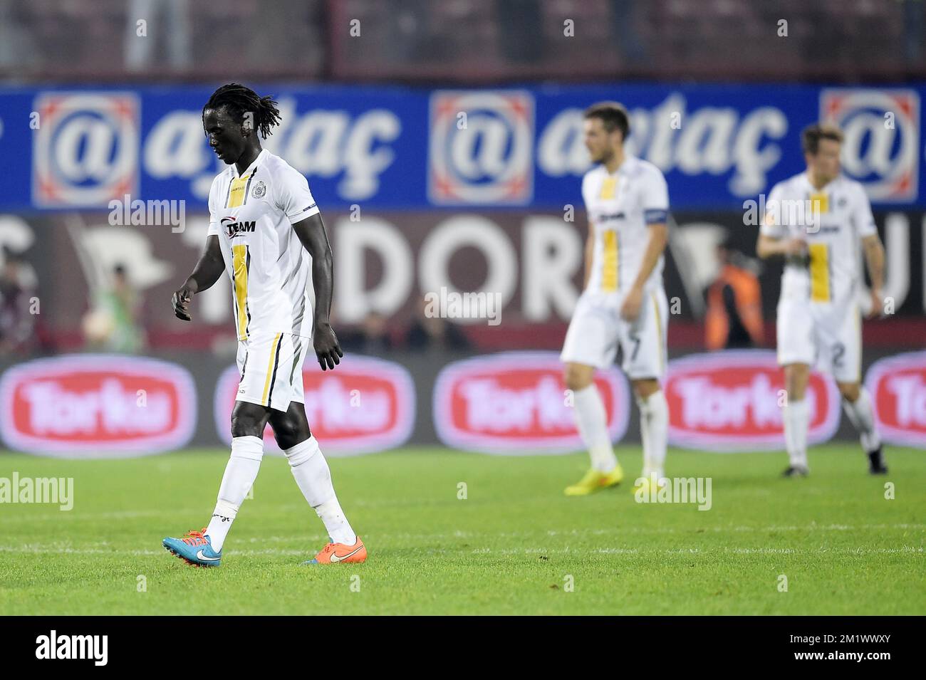 20141023 - TRABZON, TURQUIE: Mbaye Leye de Lokeren photographié lors d'un match entre le club turc Trabzonspor AS et l'équipe belge de football KSC Lokeren OVL dans le Huseyin Avni Aker Stadium à Trabzon, jeudi 23 octobre 2014. C'est le troisième jour de la phase de groupe du concours UEFA Europa League, dans le groupe L. BELGA PHOTO YORICK JANSENS Banque D'Images