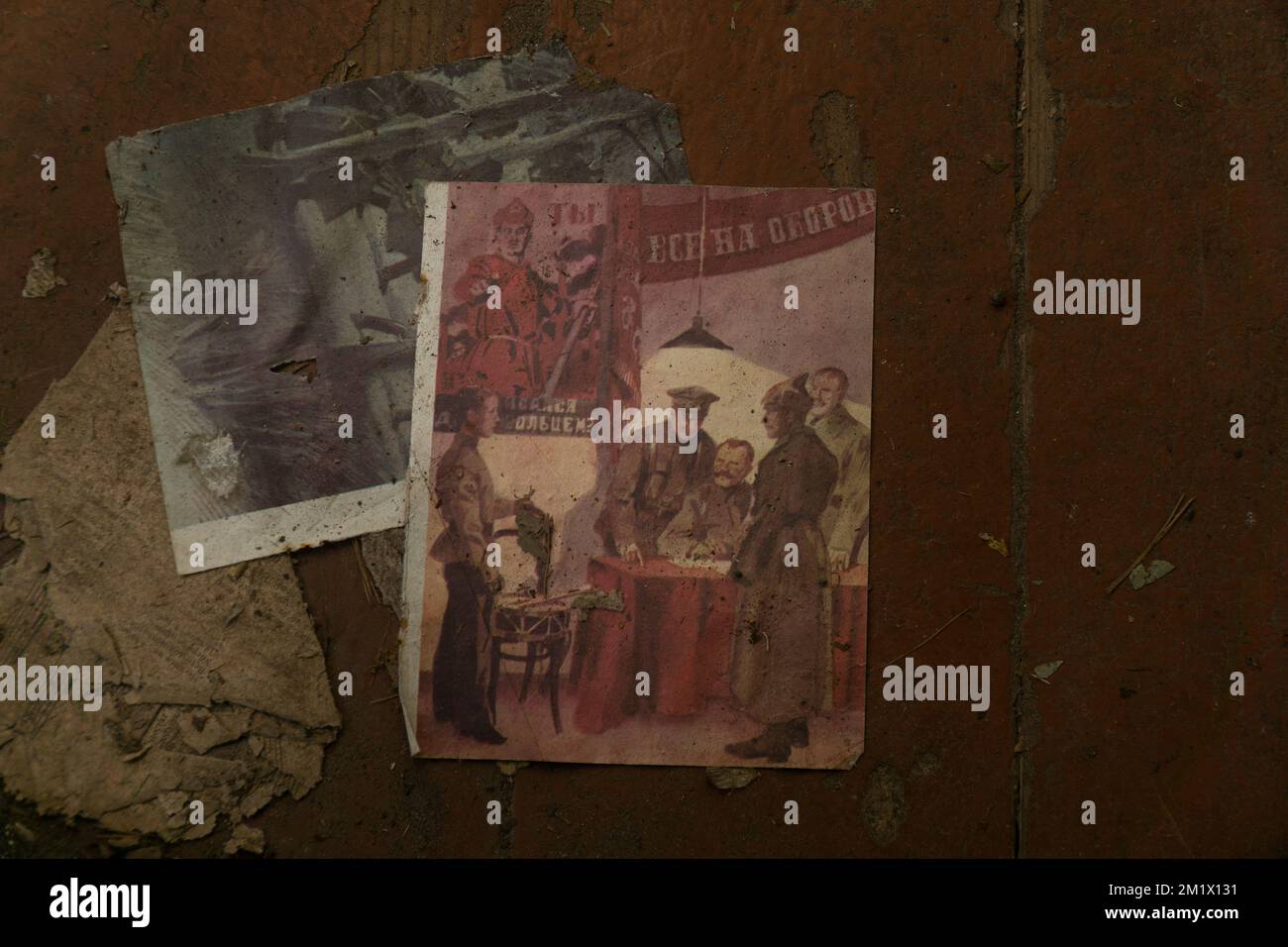 Les vieilles affiches de propagande soviétique ont abandonné la zone d'exclusion radioactive de tchernobyl Banque D'Images
