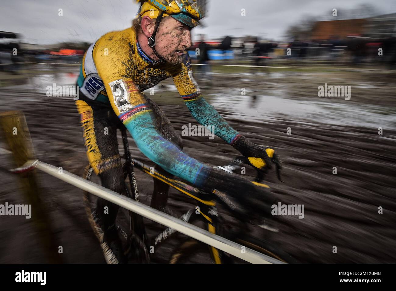 20141227 - BREDENE, BELGIQUE: Belge Bart Wellens photographié en action  lors de la course cycliste Versluys 'Ereprijs Paul Herygers' à Bredene,  samedi 27 décembre 2014. BELGA PHOTO DAVID STOCKMAN Photo Stock - Alamy