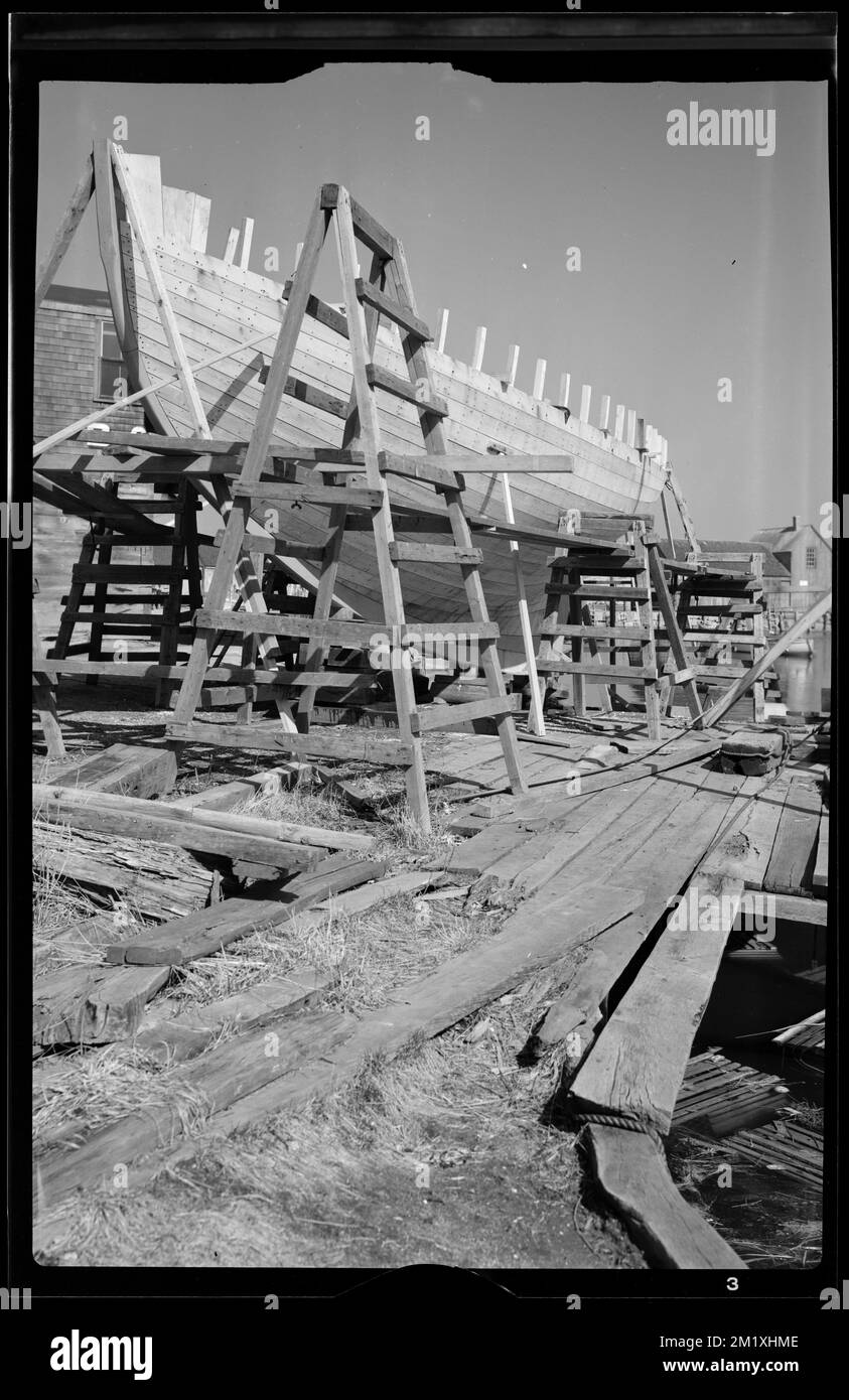 Bateau en cours de construction , Bateaux, bateau et industrie navale. Collection de négatifs photographiques Samuel Chamberlain Banque D'Images