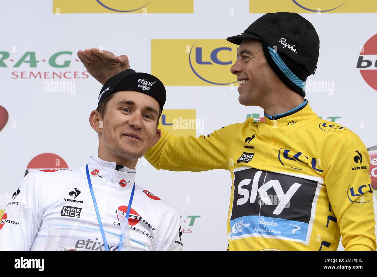 Michal Kwiatkowski, champion du monde polonais de l'équipe Ettix - Quick-Step et Richie australienne porte de l'équipe Sky photographiée après la septième et dernière étape le huitième jour de l'édition 73rd de la course cycliste Paris-Nice, un essai de 9,6 km de Nice au Col d'Eze, en France, Dimanche 15 mars 2015. Banque D'Images