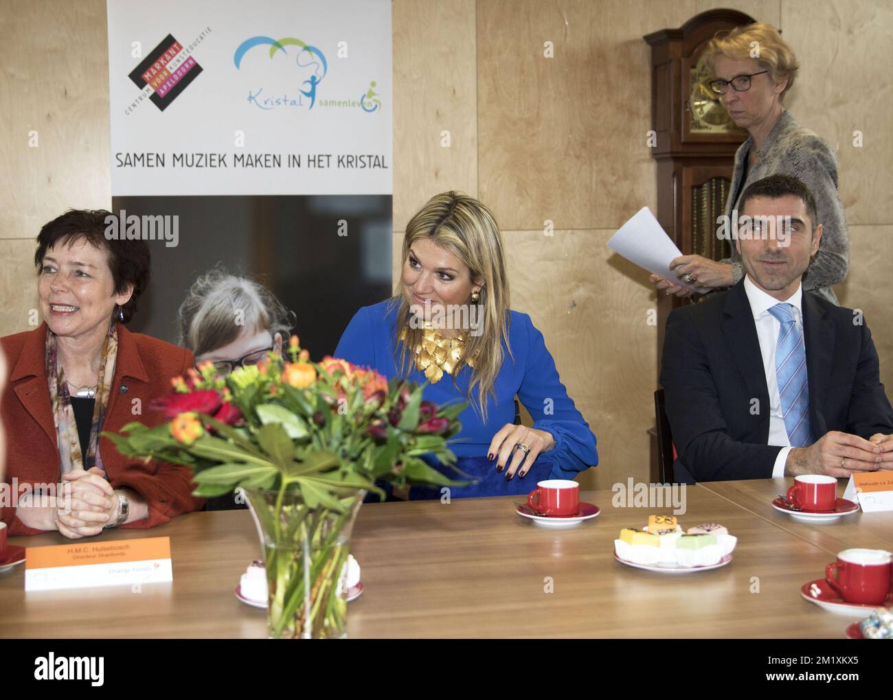 Queen Maxima lors d'une représentation par les enfants dans le Crystal multicentre. Elle était là pour faire dans le contexte de la musique ensemble. Ce projet vise à relier les élèves avec et sans handicap. Banque D'Images