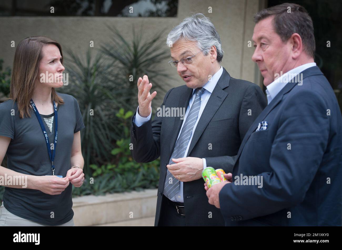 20150324 - DOHA, QATAR : L'ancien joueur de tennis Justine Henin, vice-Premier ministre et ministre des Affaires étrangères Didier Reynders et le PDG de Neobulles Philippe Stassen photographiés le quatrième jour d'une mission économique de la princesse belge Astrid au Qatar et aux Émirats arabes Unis du 21 au 27 mars, mardi 24 mars 2015 à Doha, Qatar. BELGA PHOTO BENOIT DOPPAGNE Banque D'Images