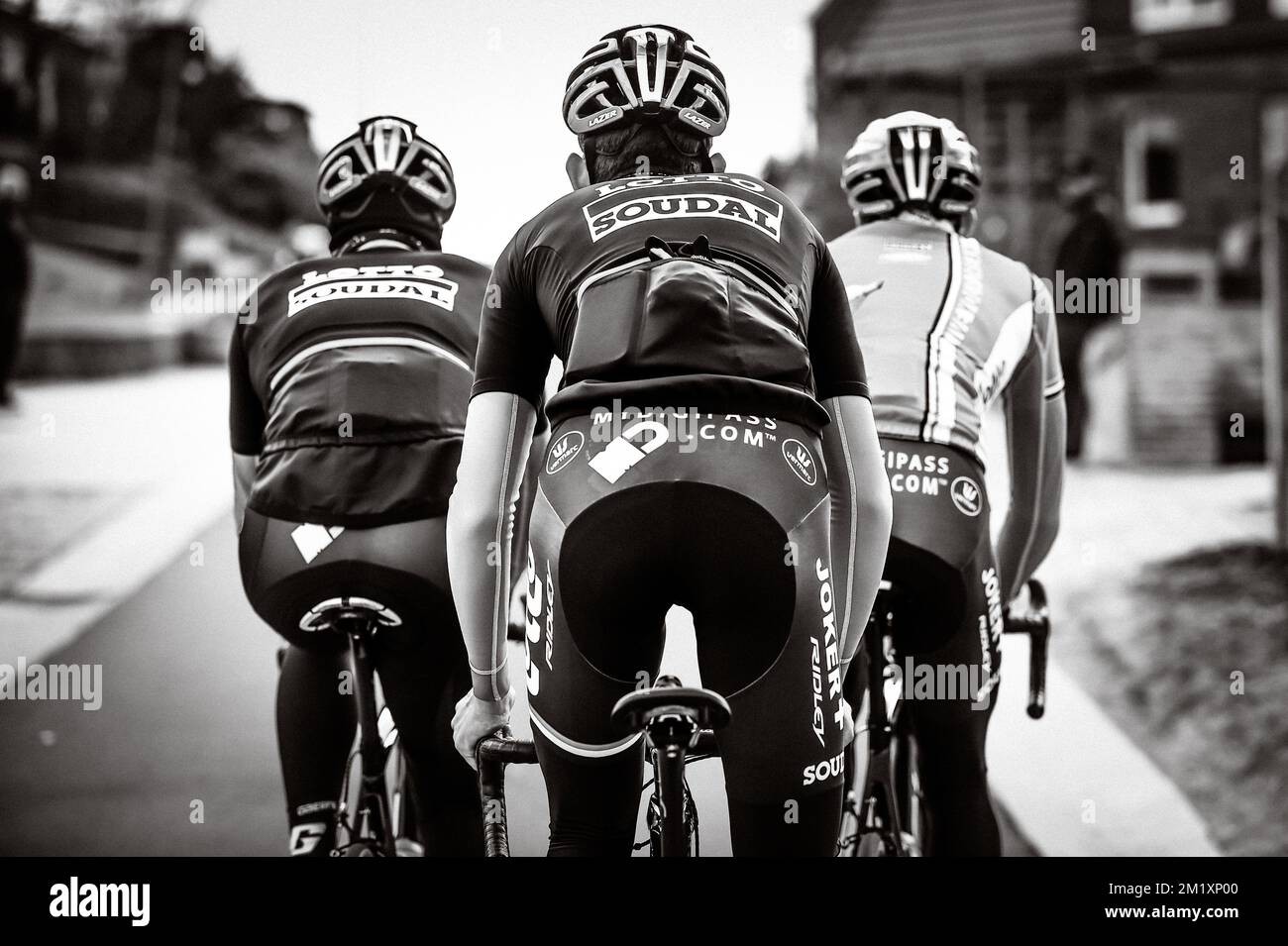 20150401 - OUDENAARDE, BELGIQUE: L'illustration montre des riders de Lotto-Soudal lors d'une reconnaissance de piste, mercredi 01 avril 2015, devant le 'de ronde van Vlaanderen' ce week-end, à Oudenaarde. BELGA PHOTO LUC CLAESSEN Banque D'Images