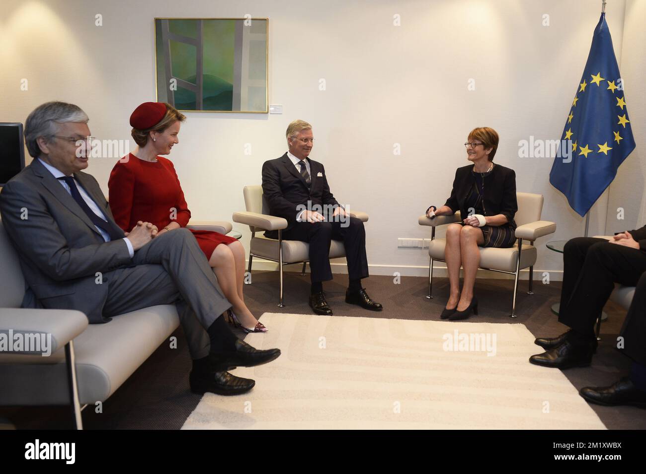 20150421 - STRASBOURG, FRANCE : Vice-Premier ministre et ministre des Affaires étrangères Didier Reynders, Reine Mathilde de Belgique, Roi Philippe - Filip de Belgique et Anne Brasseur, Présidente de l'Assemblée parlementaire du Conseil de l'Europe photographiée lors d'une visite royale au Conseil de l'Europe à Strasbourg, France, le mardi 21 avril 2015. Les Royals belges visitent aujourd'hui à Strasbourg le Conseil de l'Europe, la Cour européenne des droits de l'Homme et l'Eurocorps. BELGA PHOTO DIRK WAEM Banque D'Images