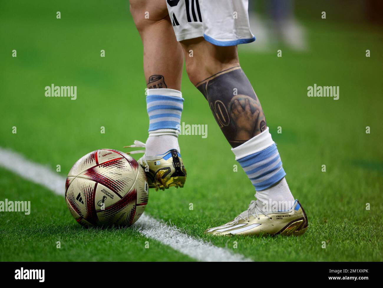 Tatouage Messi Jambe Coupe Du Monde Football football - coupe du monde de la FIFA Qatar 2022 - semi finale -  Argentine v Croatie - Stade Lusail, Lusail, Qatar - 13 décembre 2022 vue  générale d'un tatouage sur