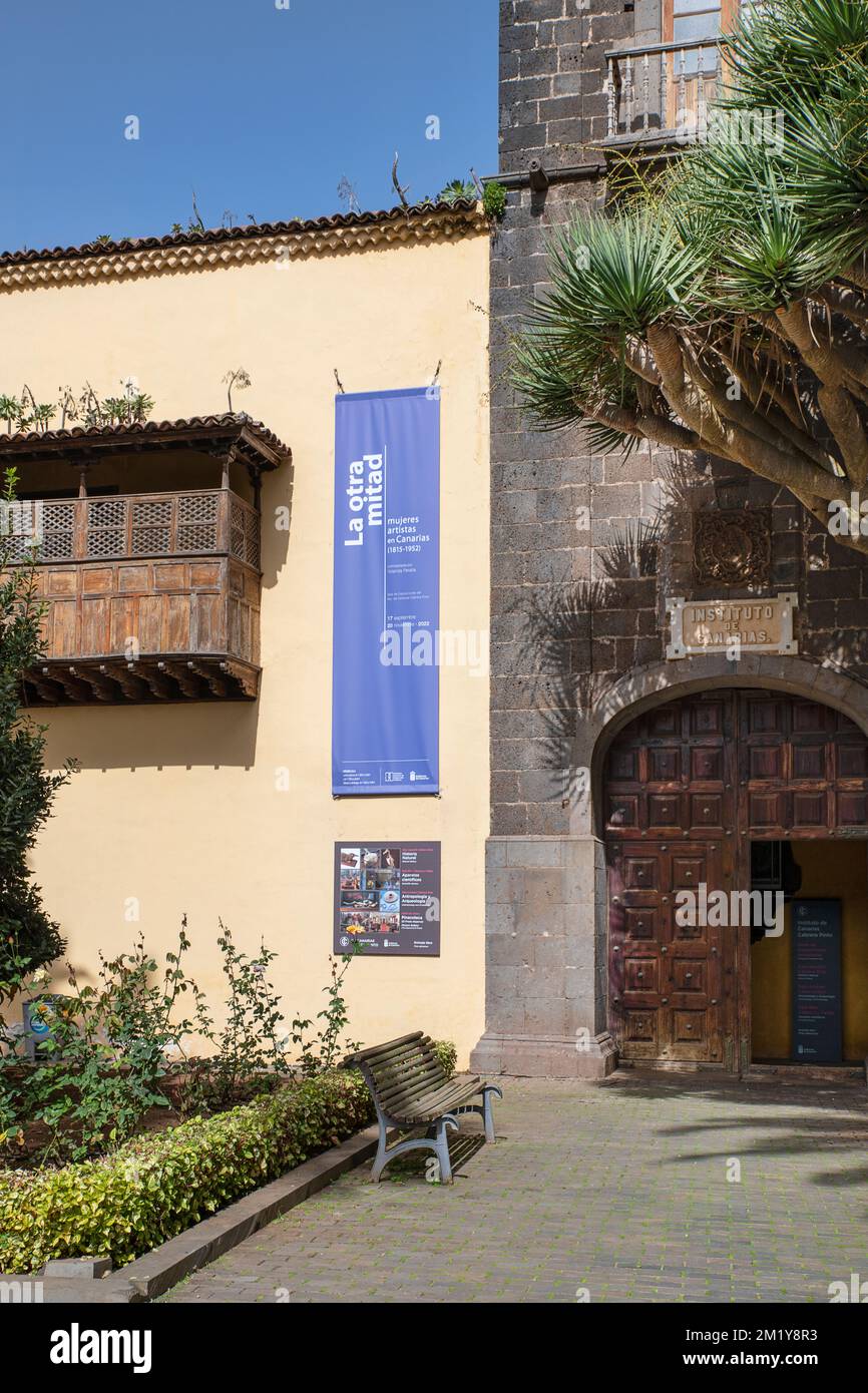 Avant et entrée à l'un des premiers et plus anciens instituts d'enseignement actif de l'île à IES Canarias Cabrera Pinto, San Cristobal de la Laguna Banque D'Images