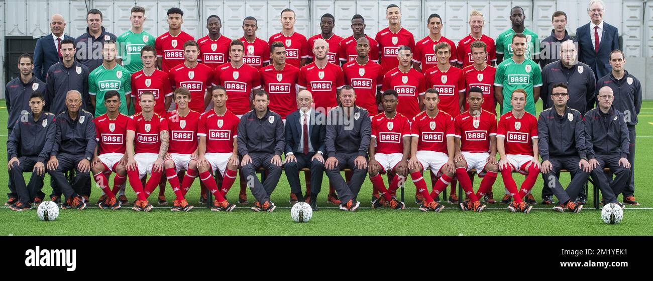 (Troisième rangée G-D) Piero Rossi, docteur Jean Vervier, Senne Vits, Sammy Mmaee, Eyong Enoh, Darwin Andrade, Denis Milosevic, Geoffrey Mujangi BIA, Alassane Diallo, Reda Jaadi, Anthony Knockaert, Jonathan Lego, gardien de but Yohann Thuram, David Gibas, Christian Theus (deuxième rangée G-D) physiothérapeute Julien Jaspar, physiothérapeute Julien Detaille, gardien de but Lucas Pirard, Corentin Fiore, Dino Arslanagic, Ivan Santini, Jorge Teixeira, Jelle Van Damme, Ricardo Faty, Ahmed El Messaoudi, Julien de Sart, Alexander Scholz, gardien de but Guillaume Hubert, kine Ludovic Ludo Depreter, physiothérapeute Jerome Banque D'Images