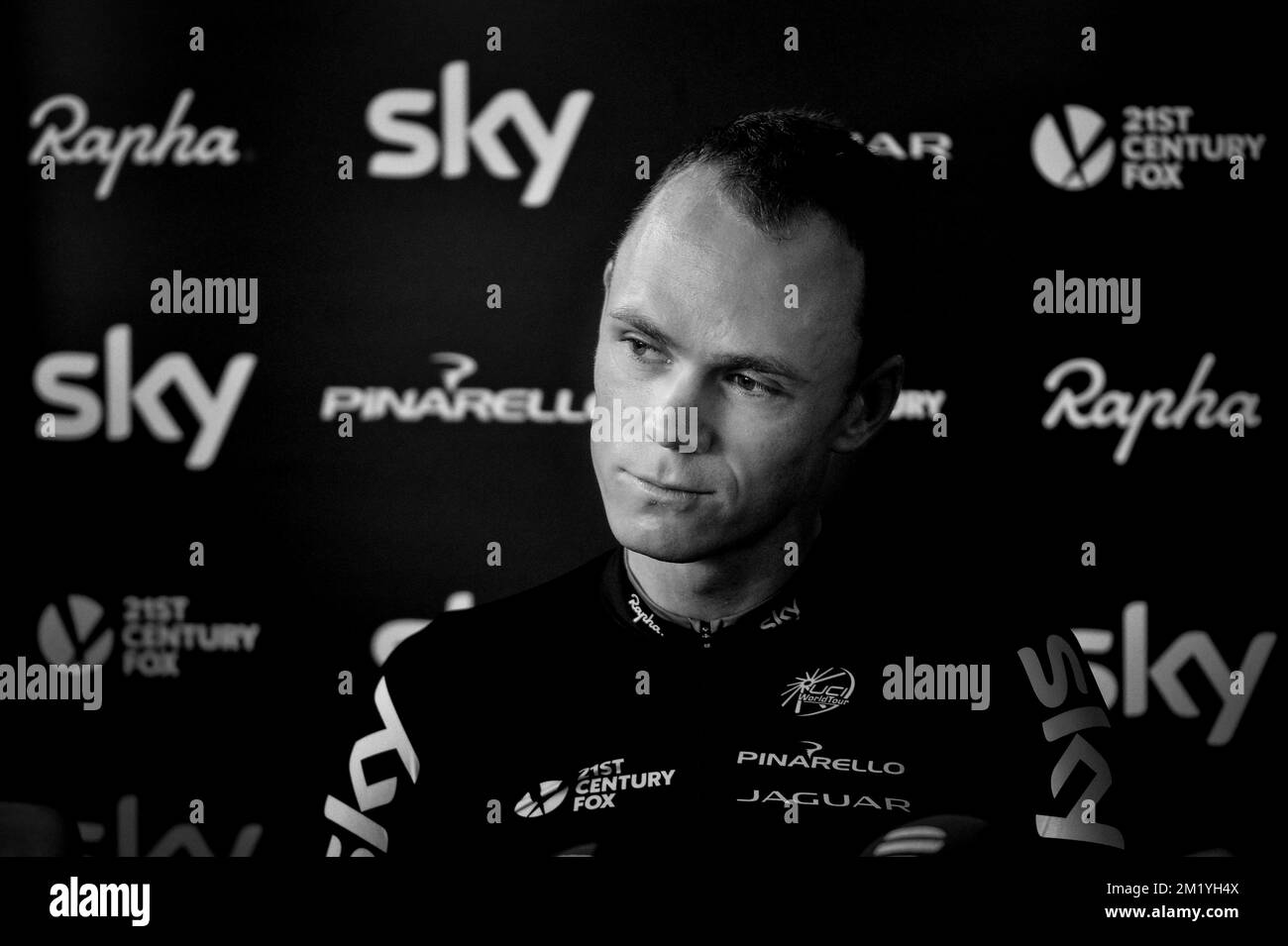 Le Britannique Chris Froome de Team Sky s'adresse à la presse pendant la deuxième journée de repos lors de l'édition 2015 de la course cycliste Tour de France à Gap, en France, le mardi 21 juillet 2015. Banque D'Images