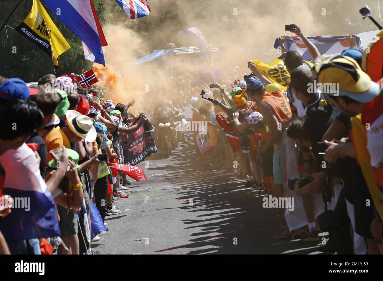 L'illustration montre des fans de cyclisme pendant la phase 20 de l'édition 2015 de la course cycliste Tour de France, à 110,5 km de Modane à Alpe d'Huez, France, samedi 25 juillet 2015. Banque D'Images