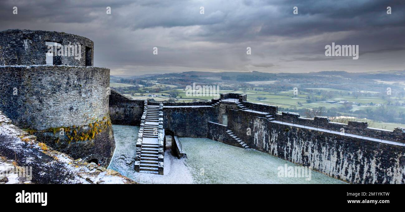Une scène hivernale au château de Dinefwr dans la ville galloise de Llandeilo, au Royaume-Uni Banque D'Images