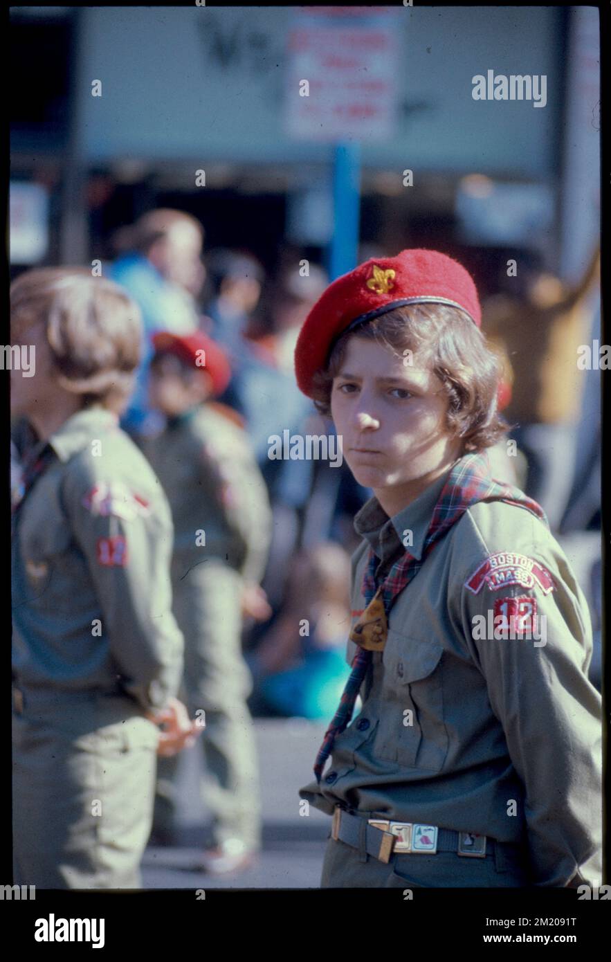 Boy Scout en parade, Tremont Street, Boston , défilés et processions, organisations de jeunesse, Garçons. Collection Edmund L. Mitchell Banque D'Images