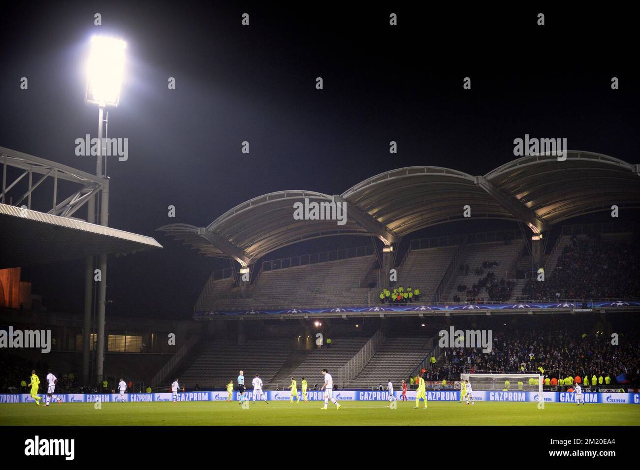 20151124 - LYON, FRANCE: Illustration montre le stade Gerlande pendant le match entre le club français Olympique Lyonnais et l'équipe belge de football de première ligue KAA Gent, cinquième match du groupe H, dans la phase de groupe de la compétition de l'UEFA Champions League, à Lyon, en France, le mardi 24 novembre 2015. BELGA PHOTO YORICK JANSENS Banque D'Images