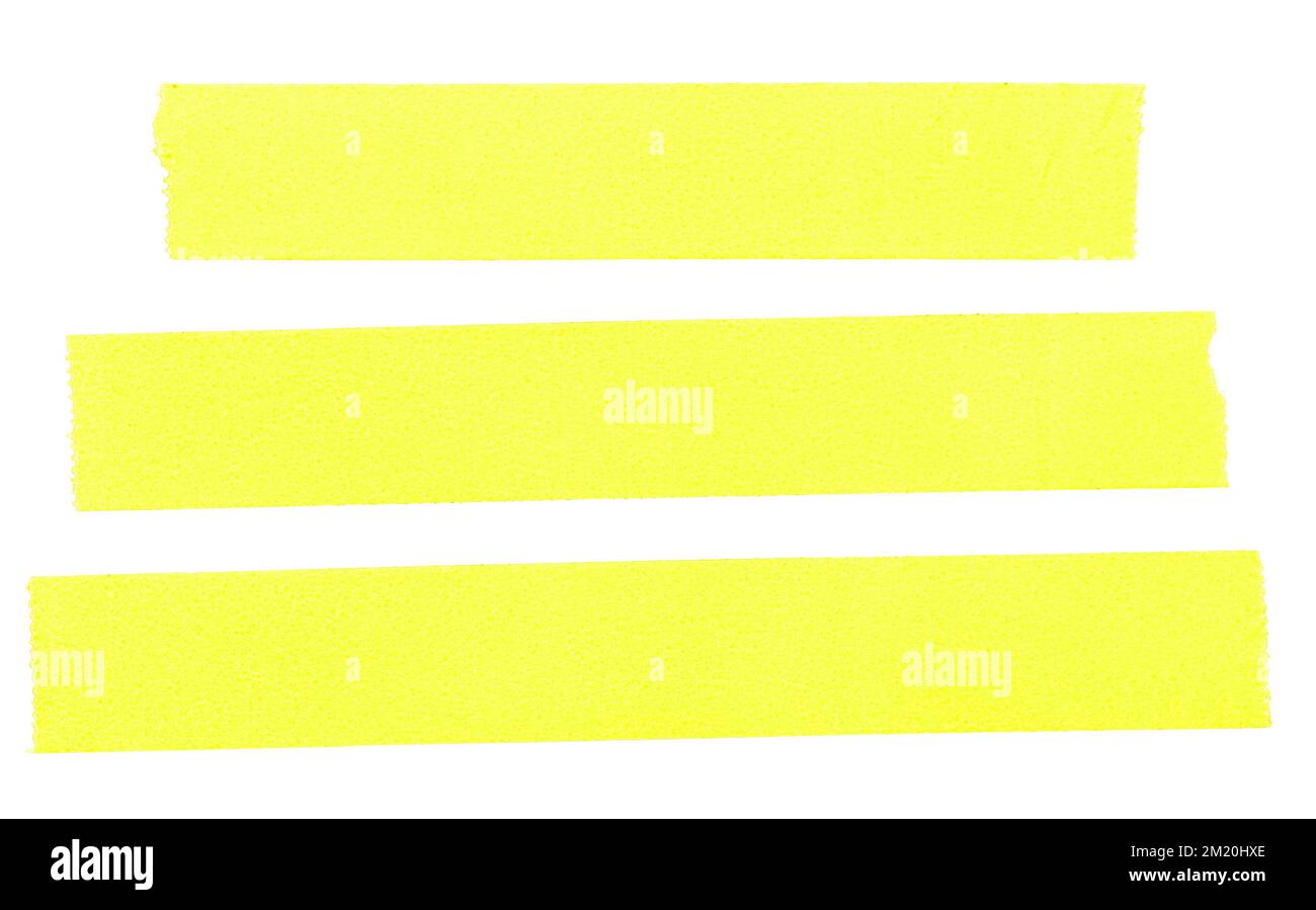 Jeu de ruban papier adhésif jaune vierge isolé sur fond blanc. Maquette de modèle Banque D'Images