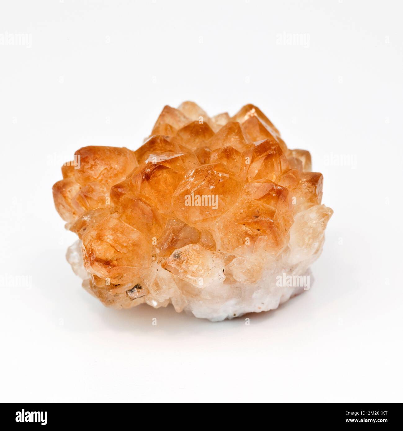 Macro gros plan photo couleur de 'Cluster of Heat Treated Amethyst' passé comme citrine une pierre précieuse semi cristal utilisée dans la guérison de cristal t Banque D'Images