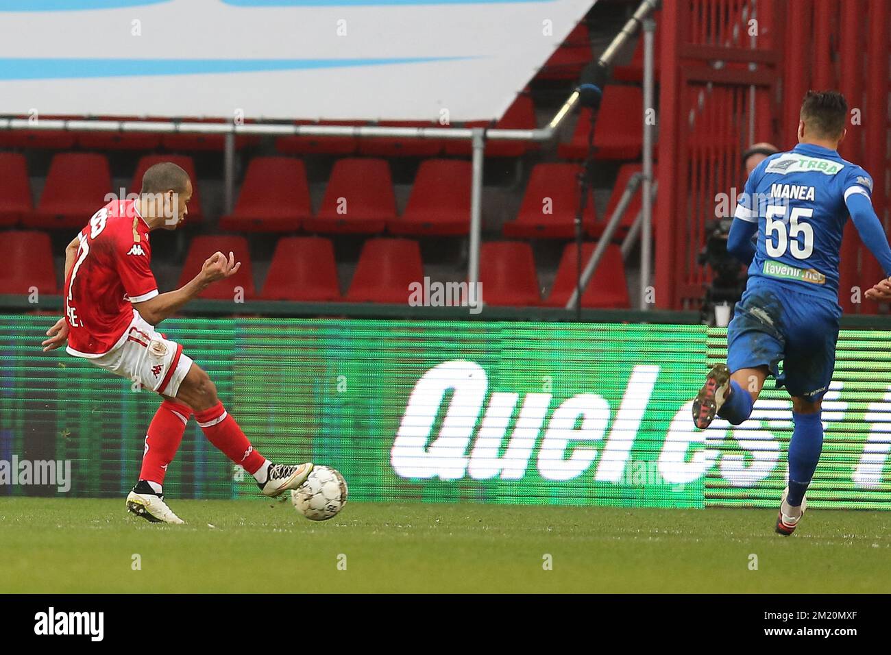 20151227 LIEGE, BELGIQUE Standard's Matthieu Dossevi marque un but