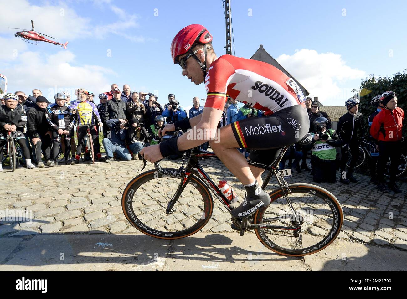 Belge Jurgen Roelandts de Lotto Soudal photographié lors de l'édition 59th de la course cycliste 'E3 prijs Vlaanderen Hrelbeke', 215,3km de et à Hrelbeke, vendredi 25 mars 2016. BELGA PHOTO DIRK WAEM Banque D'Images