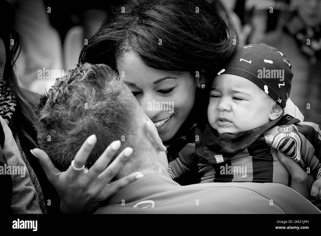 Thomas Meunier du Club et sa petite amie Deborah Panzokou et leur fils Landrys célèbrent lors du match Jupiler Pro League entre le Club Brugge et RSC Anderlecht, à Bruges, le dimanche 15 mai 2016, le jour 8 du Play-off 1 du championnat belge de football. Banque D'Images