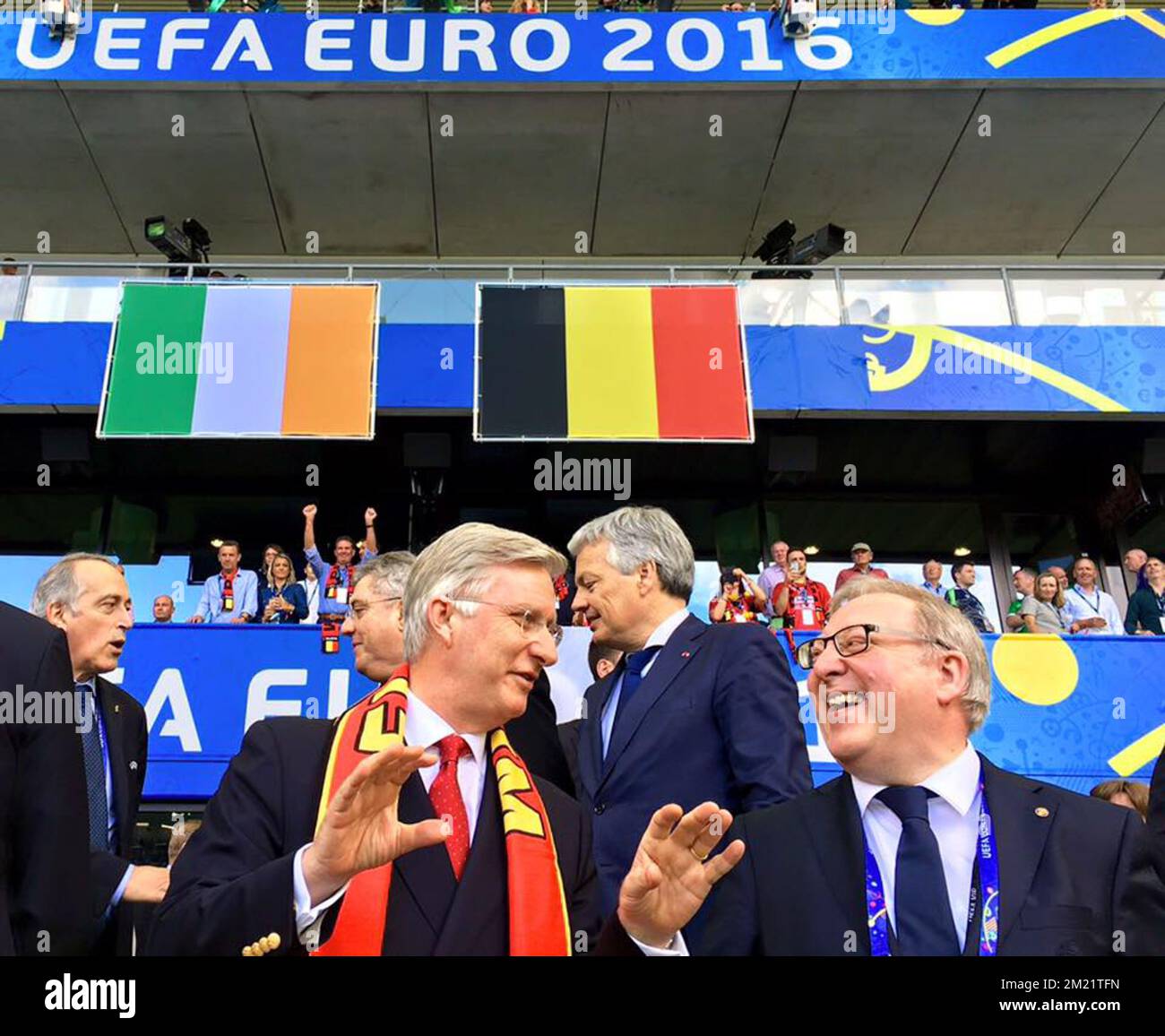 A L'ATTENTION DES ÉDITEURS - DISTRIBUER DES PHOTOS - USAGE ÉDITORIAL SEULEMENT distribuer la photo sorti le samedi 18 juin 2016 montre King Filip of Belgium, KBCB-URBSFA Belgium football Union President Francois de Keersmaecker lors d'un match de football entre l'équipe nationale belge de football Red Devils et l'Irlande, Dans le groupe E de l'étape de groupe des Championnats d'Europe de l'UEFA Euro 2016, à Bordeaux, France. SORTIE PHOTO DE BELGA Banque D'Images