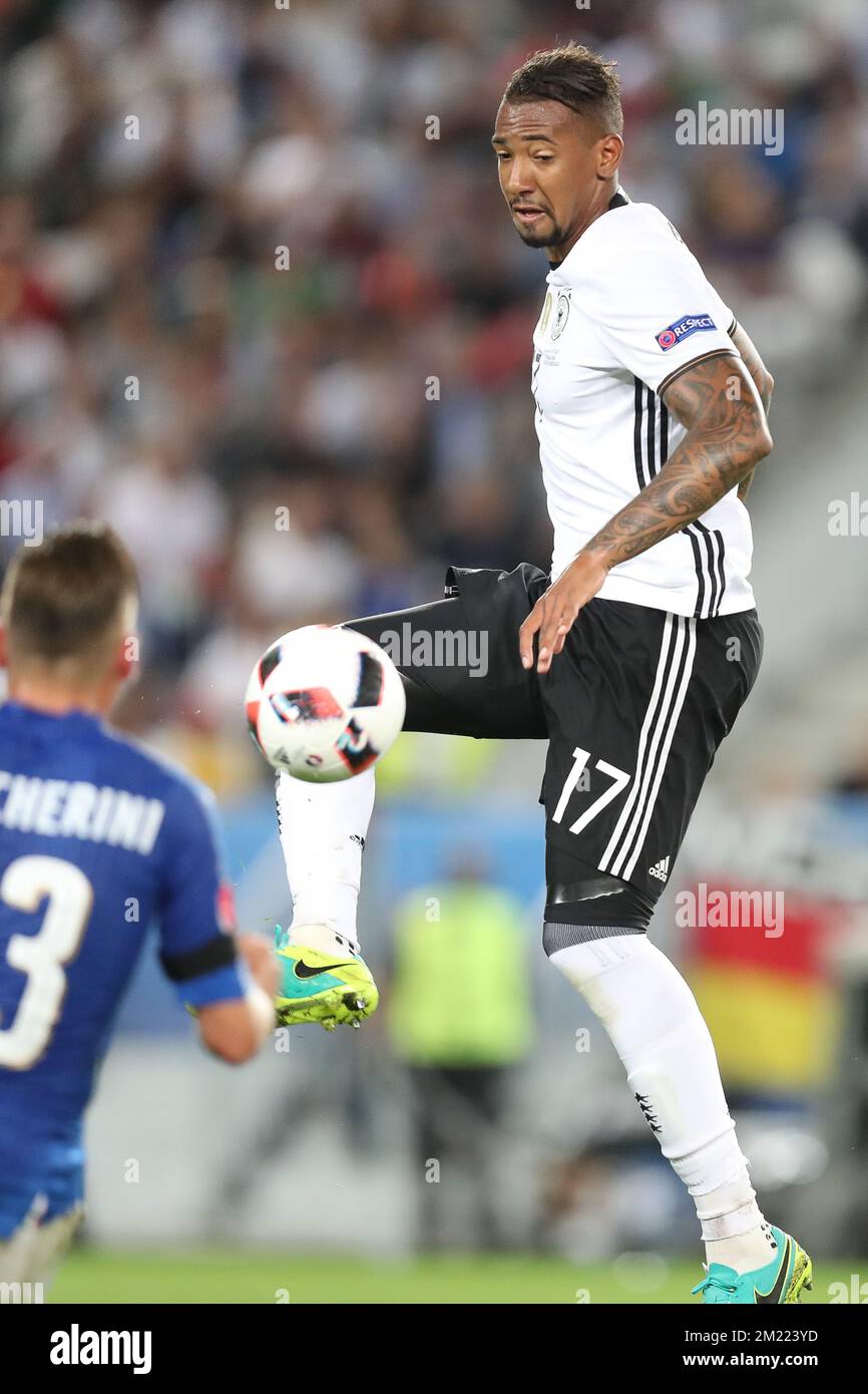 Jerome Boateng en action lors d'un match de football entre l'équipe allemande et l'équipe italienne, en quart de finale des Championnats d'Europe de l'UEFA Euro 2016, le vendredi 01 juillet 2016, à Bordeaux, en France. Banque D'Images