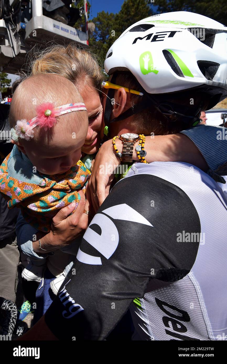 Serge Pauwels belge de dimension Data, son épouse INE Beyen et sa fille  Odile photographiés après la douzième étape de l'édition 103rd de la course  cycliste Tour de France, à 162,5 km