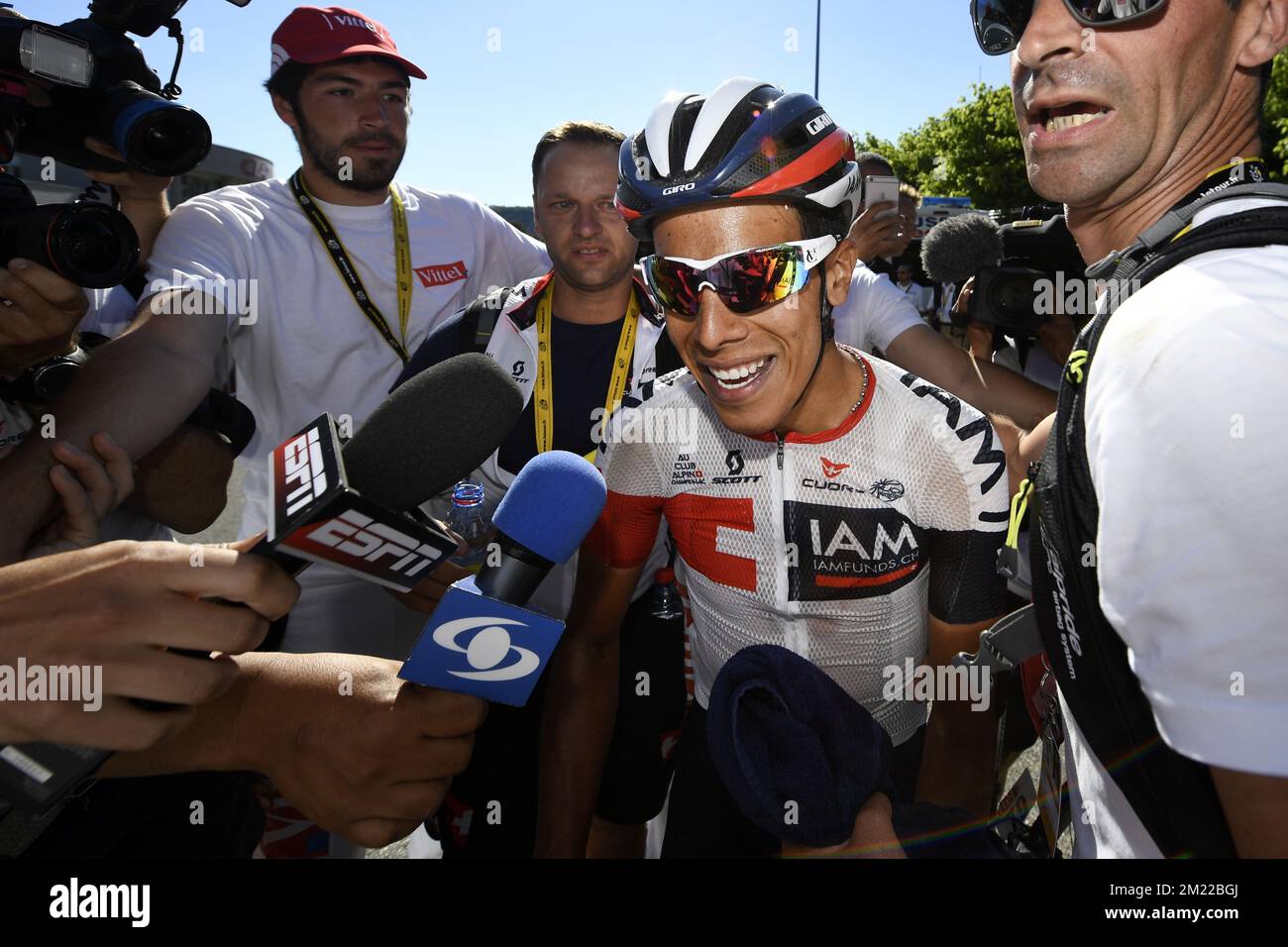 Le colombien Jarlinson Pantano d'IAM Cycling célèbre après avoir remporté la quinzième étape de l'édition 103rd de la course cycliste Tour de France, 160km de Bourg-en-Bresse à Culoz, le dimanche 17 juillet 2016. Le Tour de France de cette année se déroule de 2 juillet à 24 juillet. BELGA PHOTO YORICK JANSENS Banque D'Images