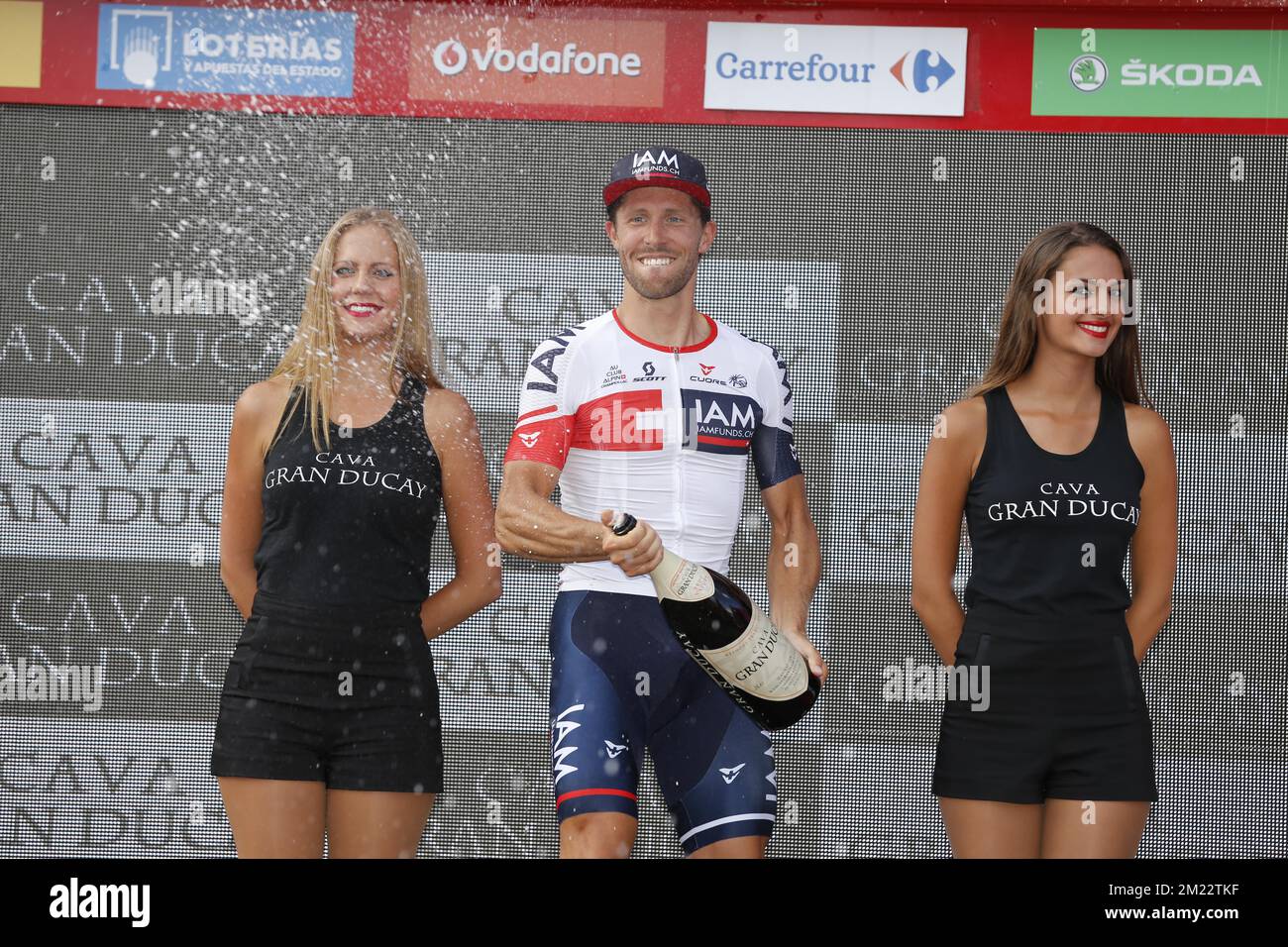 Le Belge Jonas Van Genechten d'IAM Cycling célèbre sur le podium après avoir remporté la septième étape de l'édition 71st de la course de vélo Vuelta, à 158,5 km de Maceda à Puebla de Sanabria, Espagne, vendredi 26 août 2016. Banque D'Images