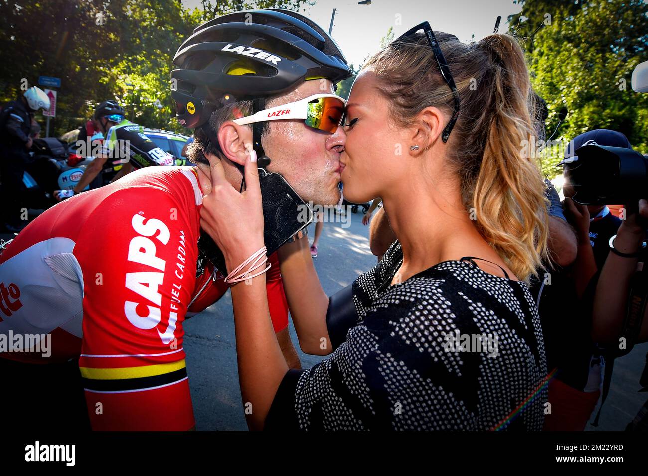 Marion Rousse, petite amie de Tony Gallopin de France, à bord de Lotto  Belisol, est photographiée sur le podium alors qu'elle donne le prix de la  combativité lors du Tour de France,