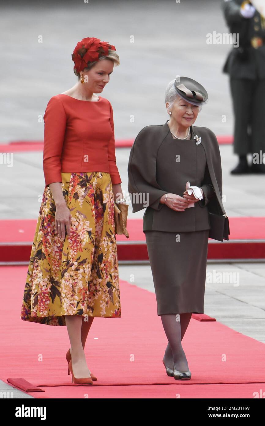 La reine Mathilde de Belgique et l'impératrice japonaise Michiko photographiés lors d'une réunion au Palais impérial le deuxième jour d'une visite d'État au Japon des Royals belges, mardi 11 octobre 2016, à Tokyo, au Japon. BELGA PHOTO POOL FRED SIERAKOWSKI Banque D'Images