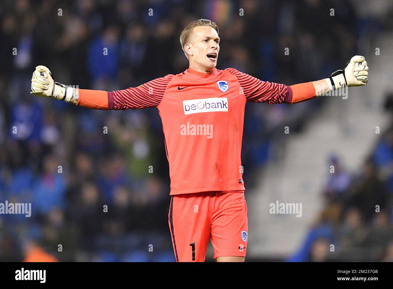 Marco Bizot, gardien de but de Genk, célèbre après avoir remporté un troisième match de la scène de groupe (groupe F) du concours Europa League entre l'équipe belge de football RC Genk et l'équipe portugaise de football Athletic Bilbao, le jeudi 20 octobre 2016, à Genk. BELGA PHOTO YORICK JANSENS Banque D'Images