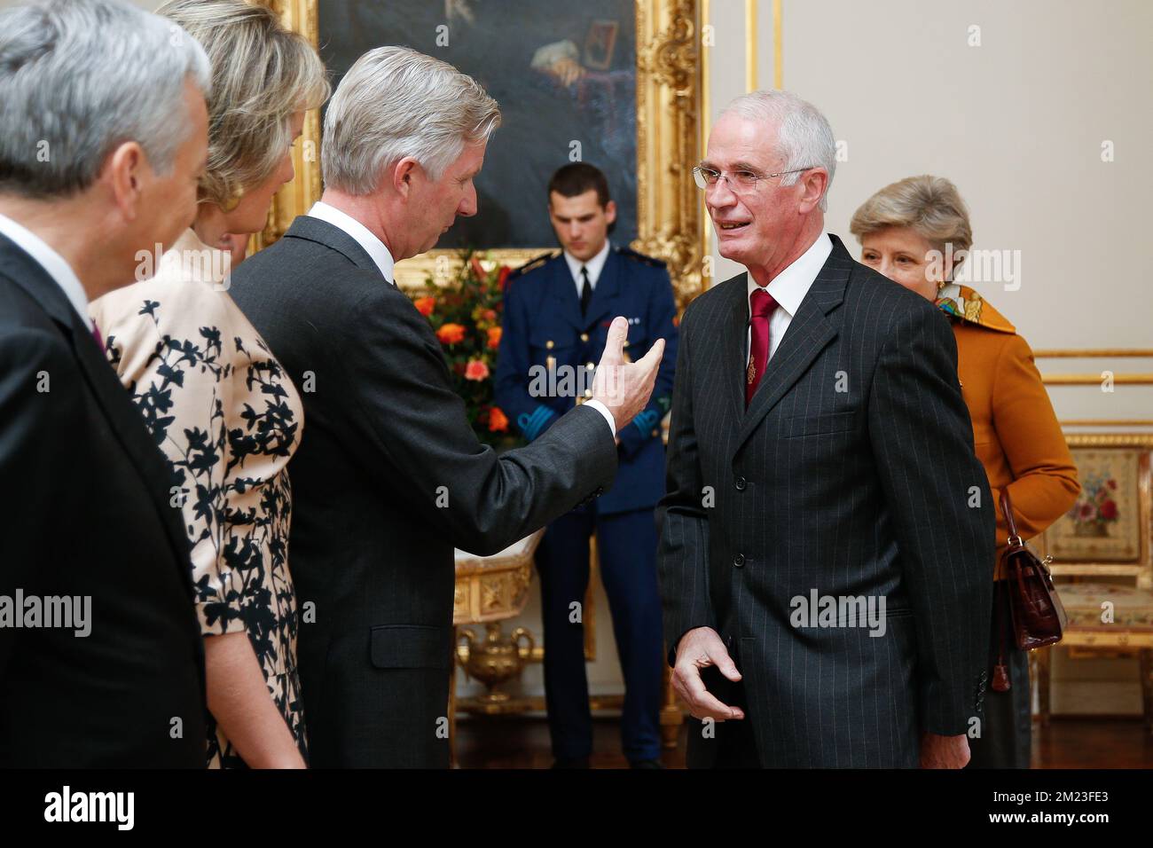 Le lieutenant-colonel et Mlle Henri Gerard photographiés lors d'une réception avec le couple royal pour des personnes qui ont été trahis par la grâce de la noblesse, le jeudi 17 novembre 2016, au Palais royal de Bruxelles. Banque D'Images