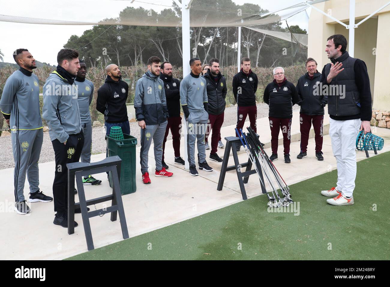 Le nouveau joueur d'Anderlecht, Isaac Kiese Thelin, le gardien de but d'Anderlecht, Frank Boeckx, Dennis Appiah d'Anderlecht, Massimo Bruno d'Anderlecht et Youri Tielemans d'Anderlecht jouent au golf pendant la sixième journée du camp d'entraînement d'hiver de l'équipe belge de football de première division, RSC Anderlecht Los Belones, Murcia mardi 10 janvier 2017, Espagne. BELGA PHOTO VIRGINIE LEFOUR Banque D'Images