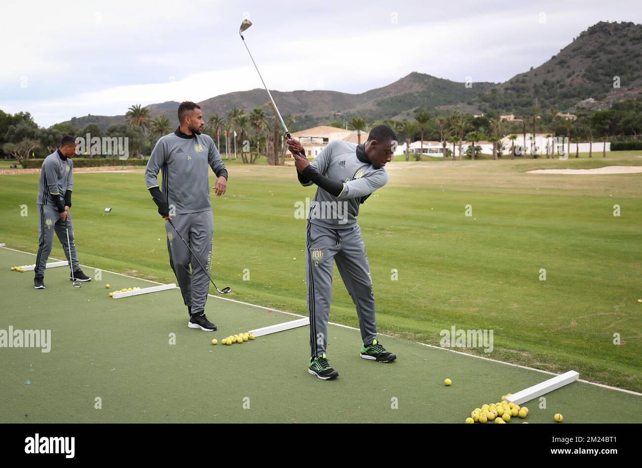 Dennis Appiah d'Anderlecht joue au golf pendant la sixième journée du camp d'entraînement d'hiver de l'équipe belge de football de première division RSC Anderlecht Los Belones, Murcia, Espagne, mardi 10 janvier 2017. BELGA PHOTO VIRGINIE LEFOUR Banque D'Images