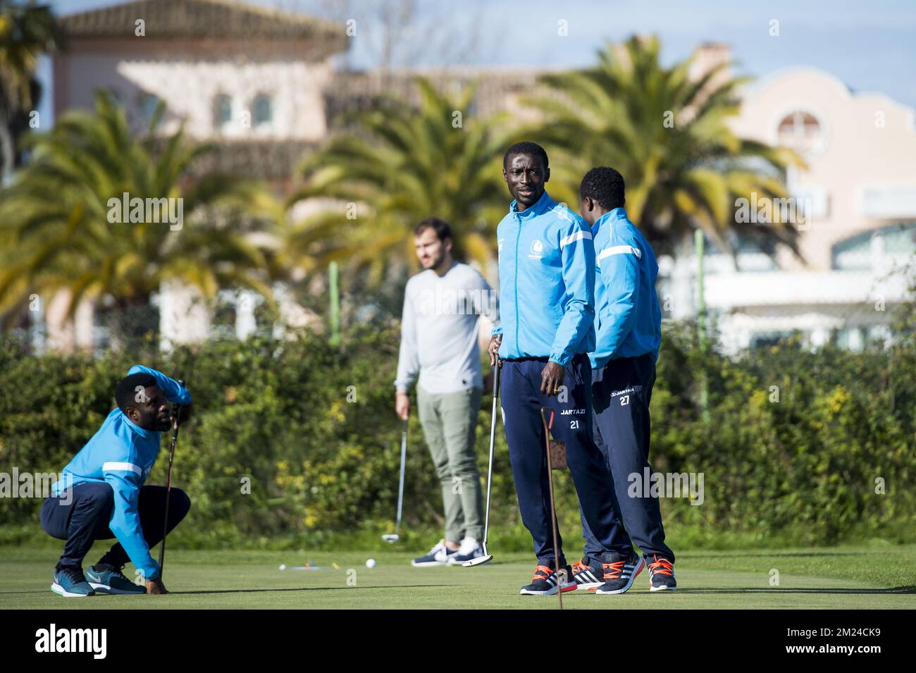 Nana Asare de Gent jouant au golf pendant la septième journée du camp d'entraînement d'hiver de l'équipe belge de football de première division KAA Gent, à Oliva, Espagne, le mercredi 11 janvier 2017. BELGA PHOTO JASPER JACOBS Banque D'Images