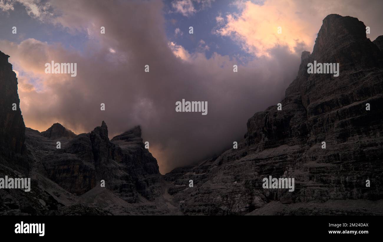brenta Dolomites au lever du soleil. Dolomites brenta, Italie Banque D'Images