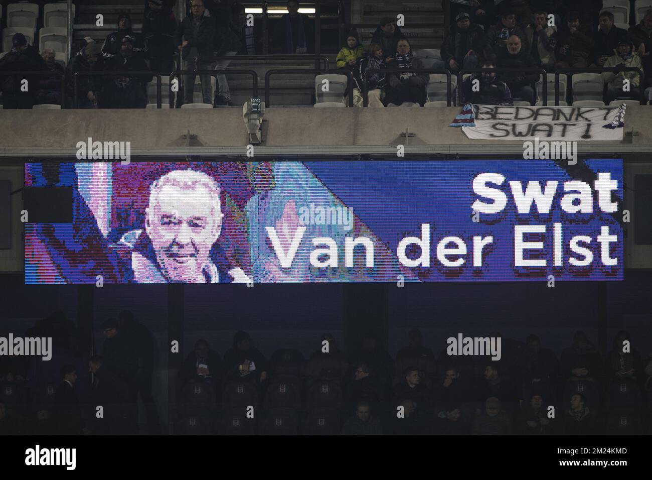 L'illustration montre un hommage à Swat Van der Elst avant le match de la Jupiler Pro League entre RSC Anderlecht et Sint-Truiden, à Anderlecht, Bruxelles, le dimanche 22 janvier 2017, le jour 22 du championnat belge de football. BELGA PHOTO LAURIE DIEFFEMBACQ Banque D'Images