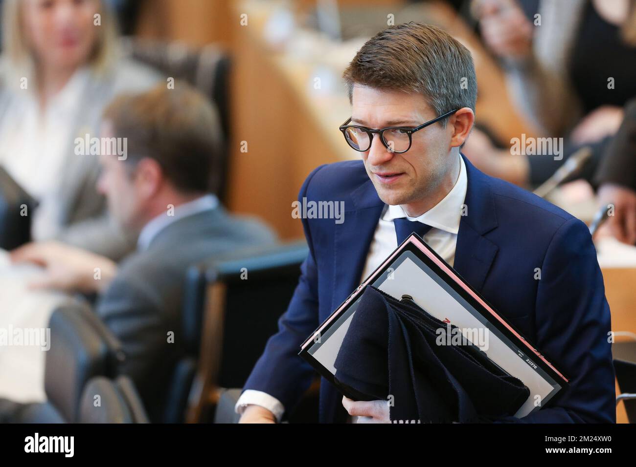 Ministre wallon des pouvoirs locaux, des Villes, du logement Pierre-Yves Dermagne photographié lors d'une session plénière du Parlement wallon à Namur, le mercredi 01 février 2017. BELGA PHOTO BRUNO FAHY Banque D'Images