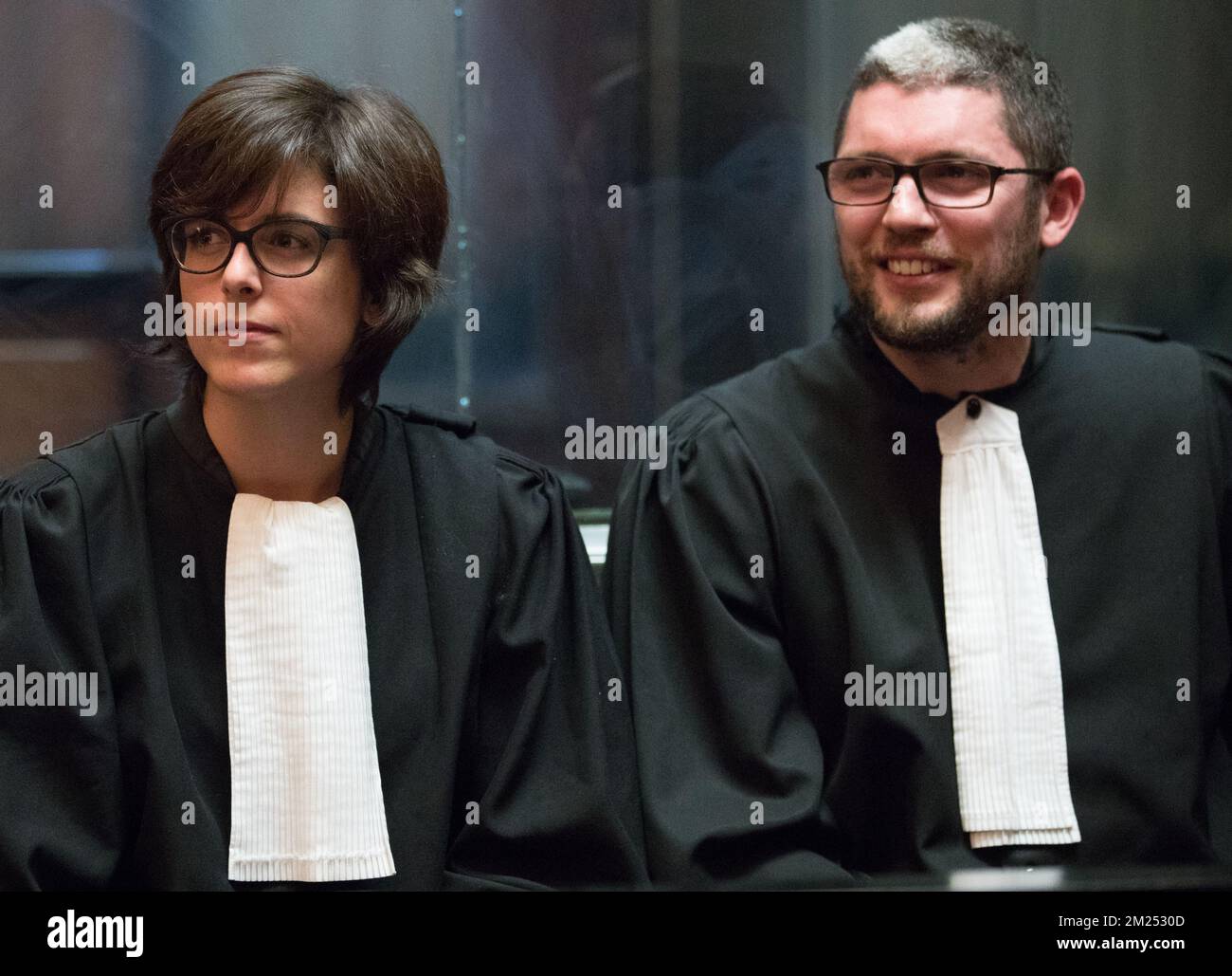 L'avocat Virginie Taelman et l'avocat Nico Van Der Smissen photographiés lors de la composition du jury avant le début du procès assourdi de Zahl Zakir et Bilal Haddouche devant le tribunal assourdi de Bruxelles-capitale pour le meurtre de Rogier à la station de métro de Rogier en 2013, lundi 06 février 2017, à Bruxelles. Le principal suspect dans cette affaire de meurtre, amine Dahache, s'est enragé en Algérie et n'a jamais été extradé. La victime a été reconnue coupable de violence par le tribunal de Bruxelles contre l'un des trois accusés, ils ont décidé de se venger lorsqu'ils l'ont vu dans la station de métro dans la nuit du 20 au 21 mai 2013. Banque D'Images