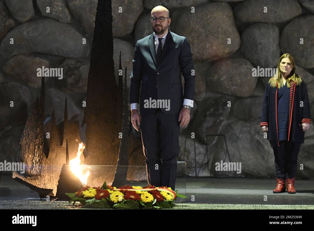Le Premier ministre belge Charles Michel photographié lors d'une visite à Yad Vashem, Centre mondial de commémoration de l'Holocauste, à Jérusalem, Israël, dans le cadre d'une visite de trois jours du Premier ministre belge en Israël et en Palestine, le mardi 07 février 2017. BELGA PHOTO POOL DIDIER LEBRUN Banque D'Images