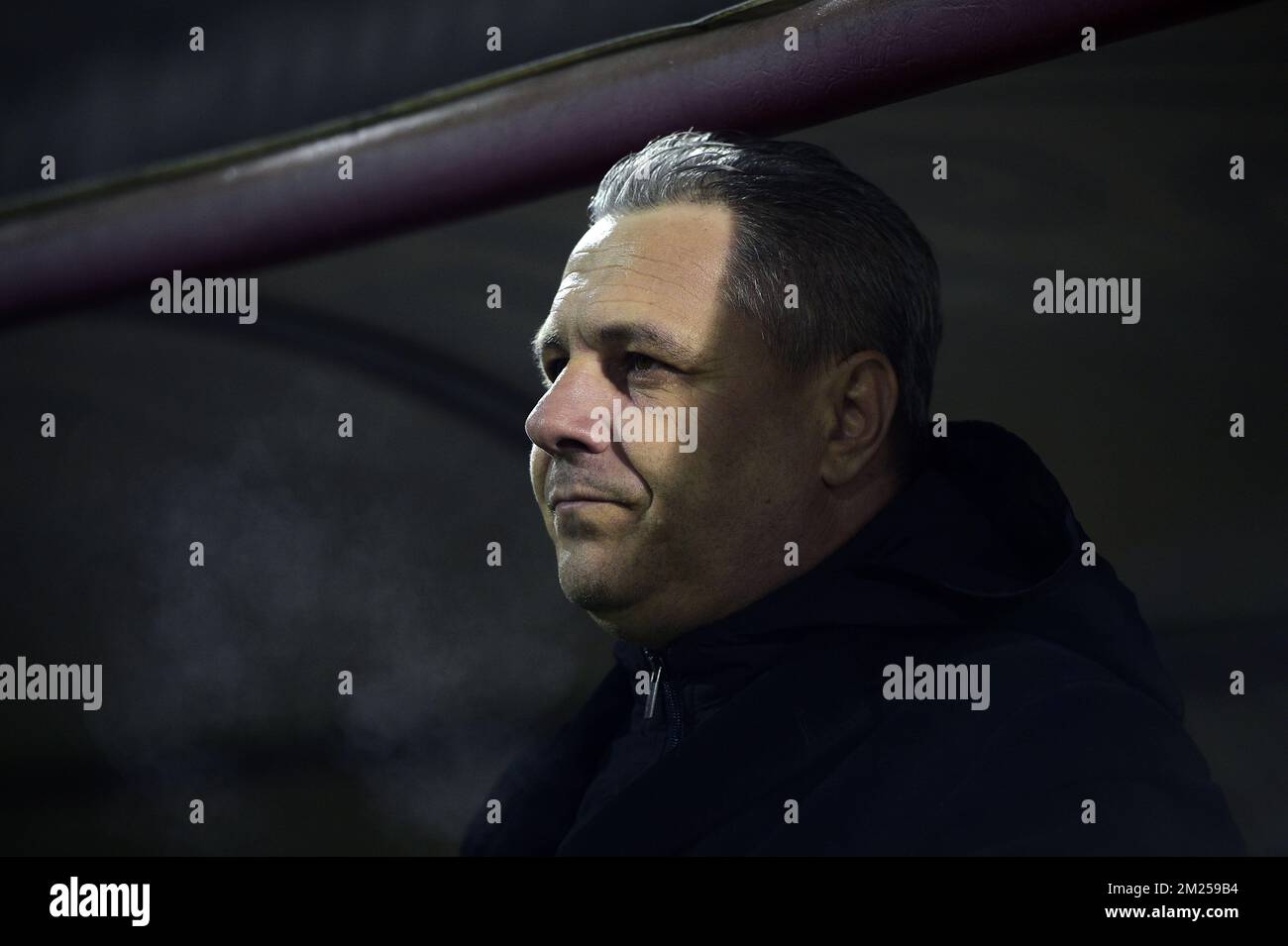 Marius Sumudica, entraîneur-chef d'Astra Giurgiu, photographié avant le début d'un match de première jambe entre le Club roumain Astra Giurgiu et l'équipe belge de football RC Genk lors de la finale 1/16 du concours Europa League, le jeudi 16 février 2017, à Giurgiu, en Roumanie. BELGA PHOTO YORICK JANSENS Banque D'Images