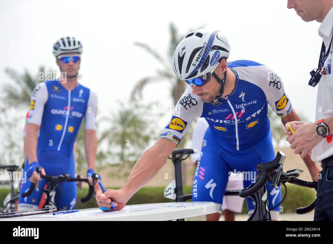 Belge Tom Boonen de Quick-Step Floors photographiés lors de la quatrième étape de la course cycliste Tour of Oman 2017, un parcours de 118 km de Siti (Al Sifah) au ministère du Tourisme à Masqat, Oman, vendredi 17 février 2017. Le Tour d'Oman 2016 a lieu du 14 au 19 février. BELGA PHOTO YUZURU SUNADA Banque D'Images